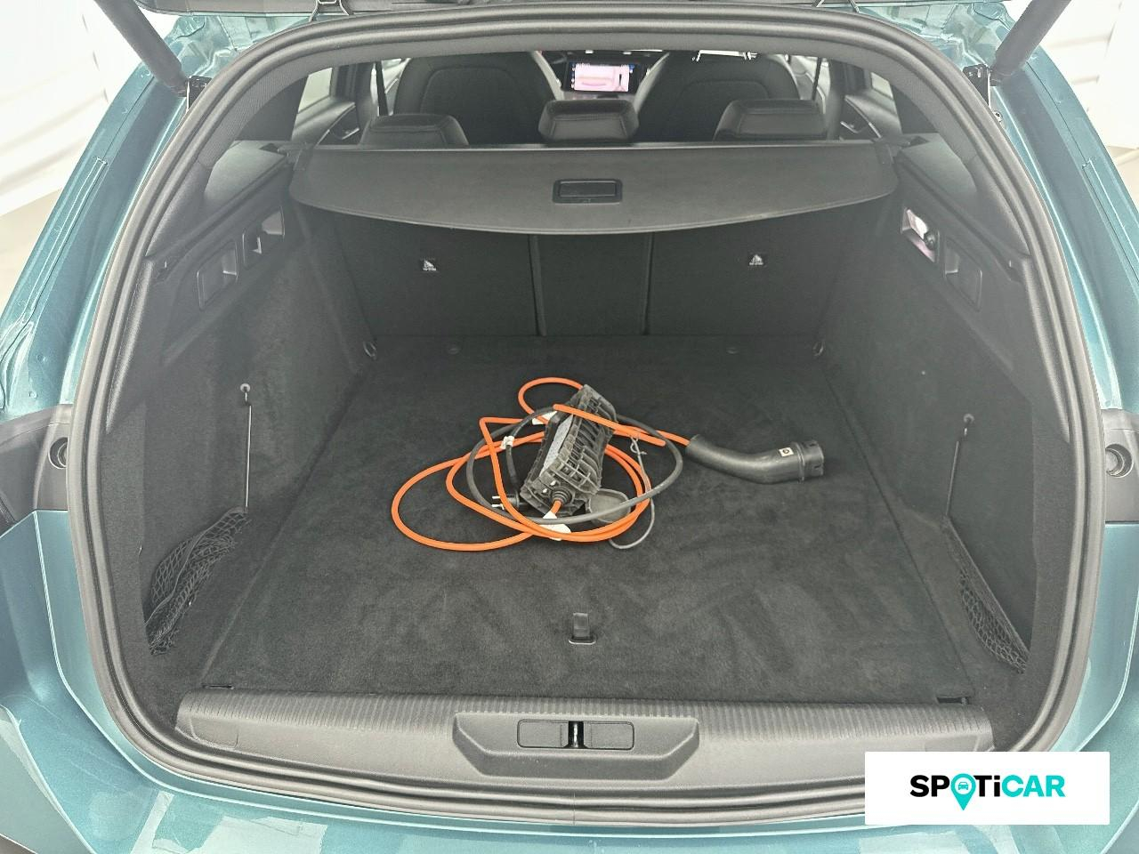 Peugeot 308 sw phev 225ch gt e-eat8 — photo 6