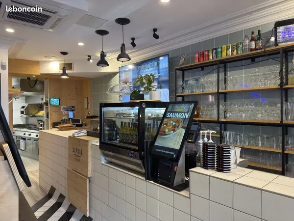 Restaurant-bar licence IV — 100 m² + 2 niveaux + terrasse 45 m² — Place Saint-Louis, hypercentre de 