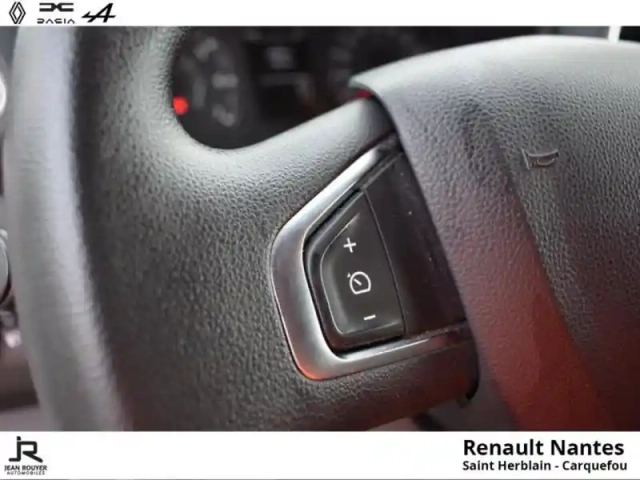 Renault Master fg f3500 l2h2 2.3 blue dci 135ch confort - 20490? ht — photo 9