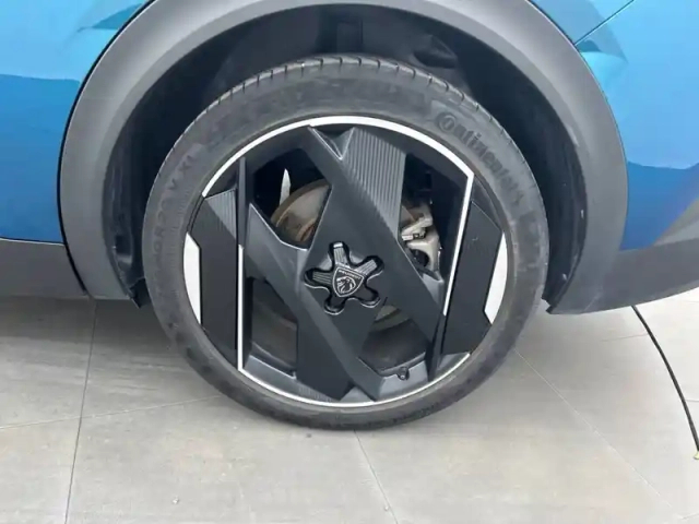 Peugeot 408 phev 225 e-eat8 — photo 13