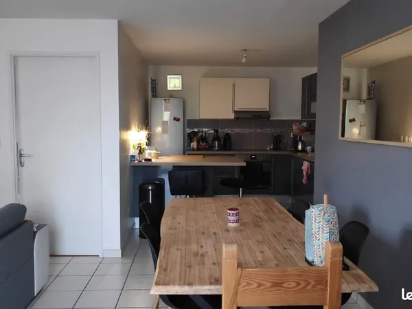 Chambre dans colocation - 80 m² - tram Tertre