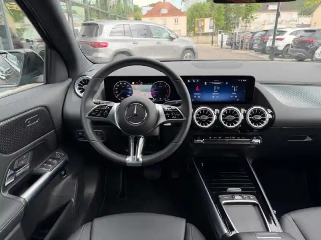 Mercedes Gla 200 d progressive line — photo 11