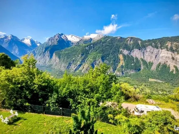 Au dessus de la vallée