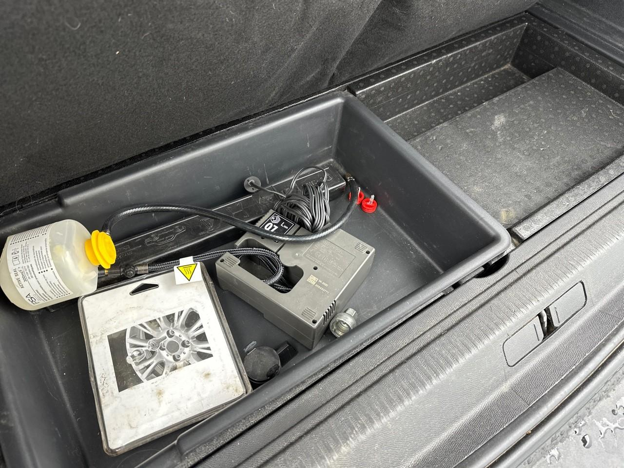 Peugeot 3008 hybrid4 300 e-eat8 gt — photo 42