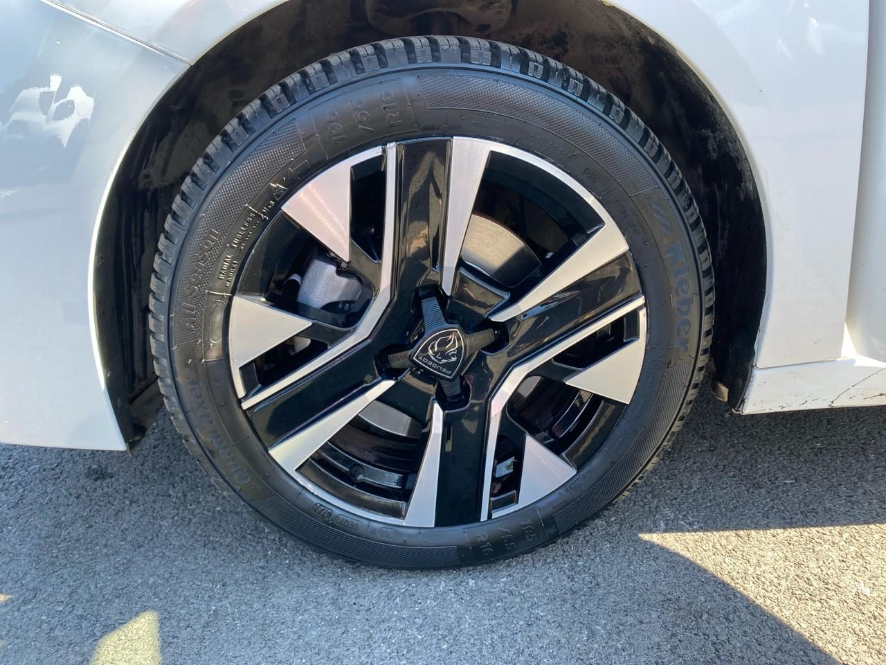 Peugeot 208 1.2 puretech 100ch s&s allure — photo 11
