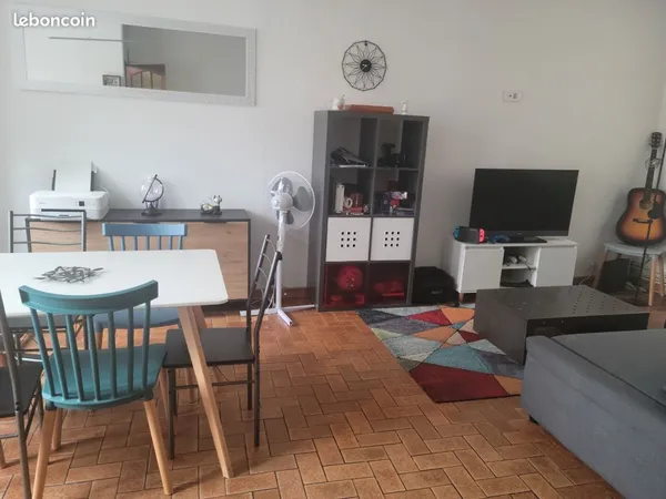 Chambre meublée en colocation