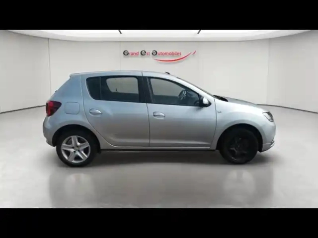 Dacia Sandero 1.0 sce 75ch lauréate -18 — photo 8