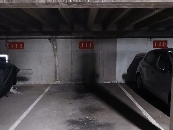 Place parking souterrain points cardinaux