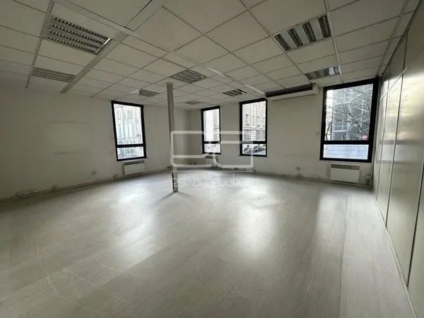Bureaux 655 m²
