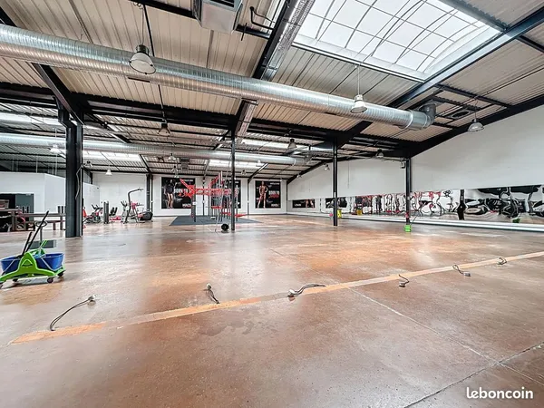 Local 2640 m² Miribel