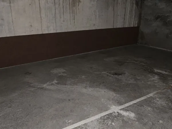 Place de parking en sous-sol sécurisé