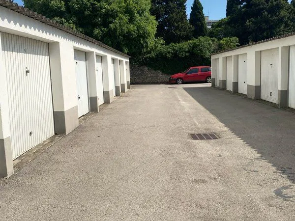 Garage a louer secteur camplanier
