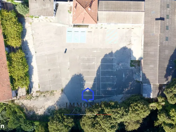 Local 989 m² Marseille