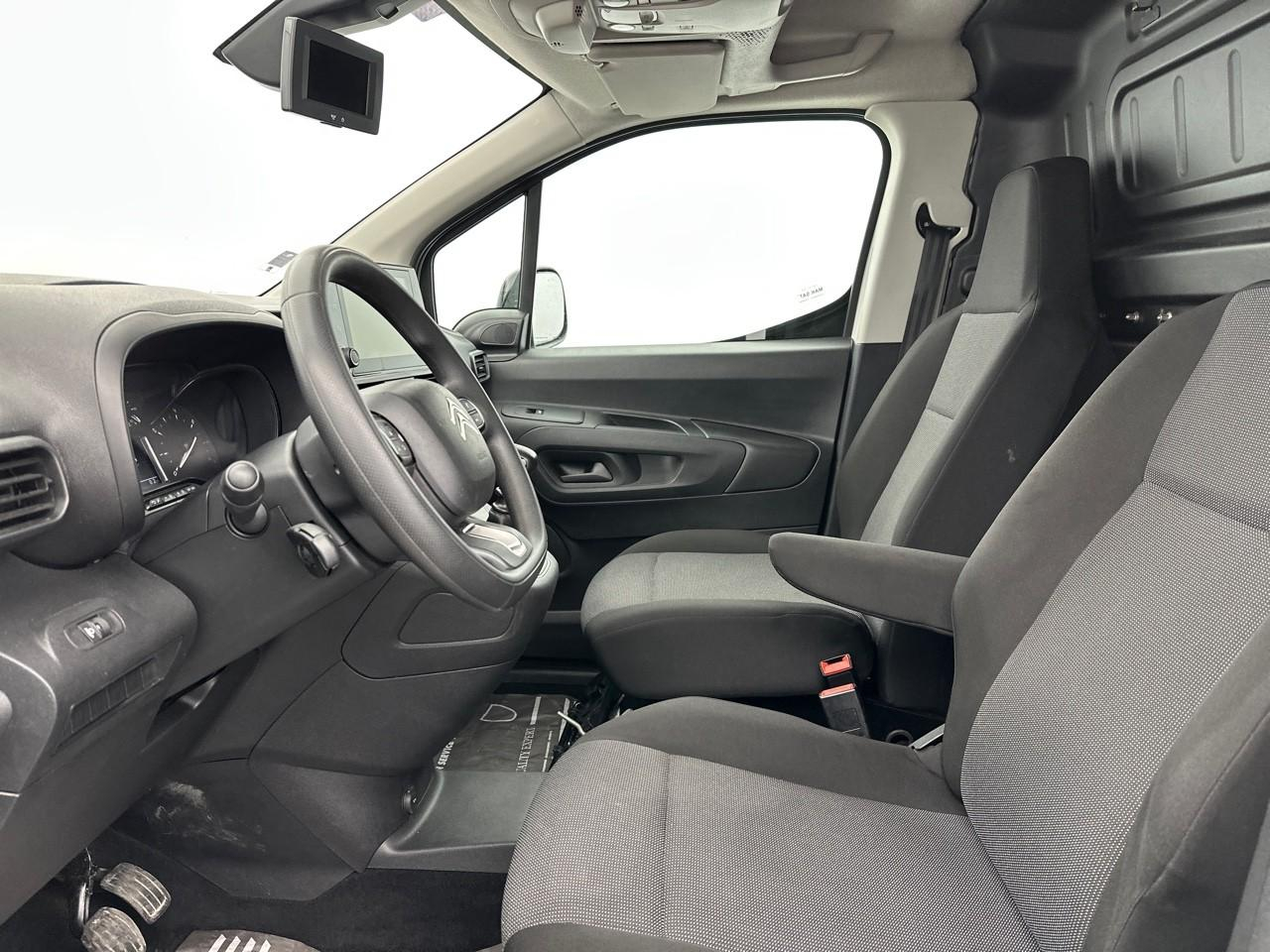 Citroën Berlingo van m 650 bluehdi 100 s&s bvm6 driver — photo 9