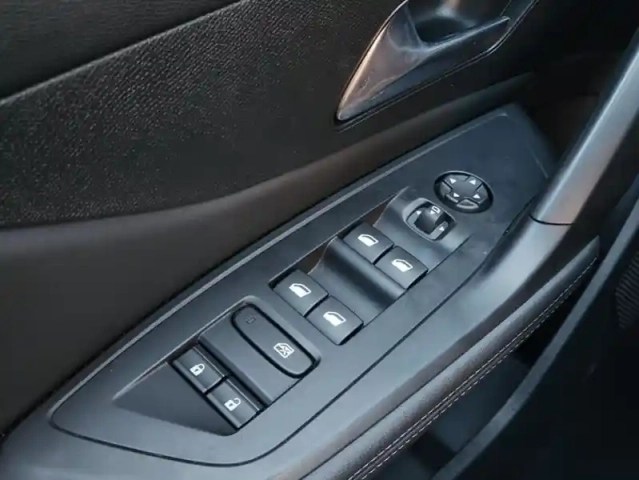 Peugeot 308 iii puretech 130 s&amp;s allure pack — photo 12
