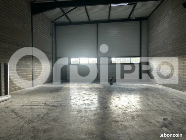 Local d'activité 300 m²