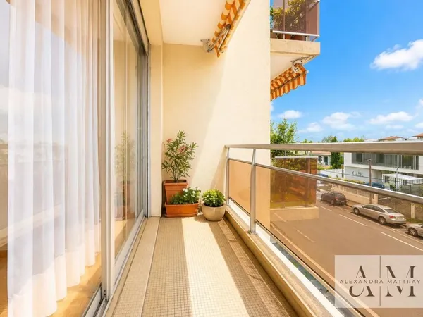 APPARTEMENT T5 avec cave et box