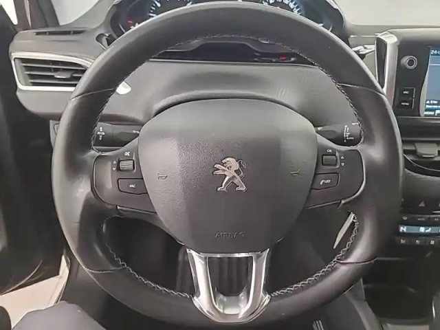 Peugeot 208 1.2 puretech 110ch s&amp;s eat6 — photo 9