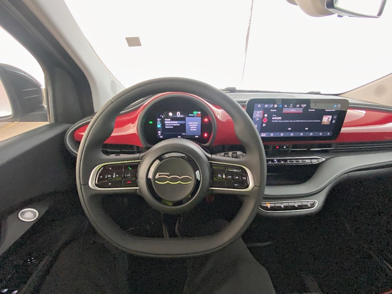 Fiat 500 3+1 e 118 ch red — photo 12
