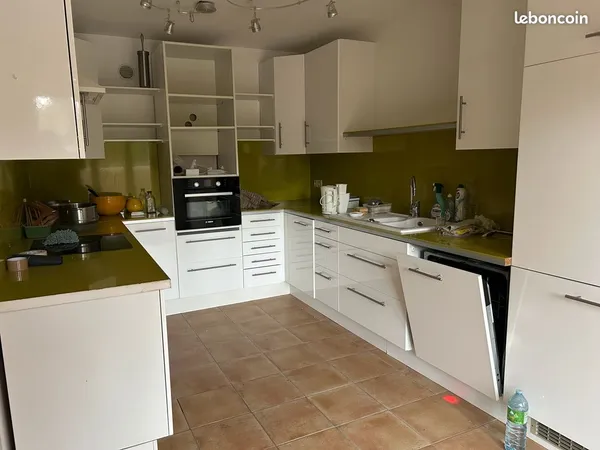 GANGES CENTRE - Bel appartement traversant et lumineux de 97,50 m² avec véranda- terrasse- garage et