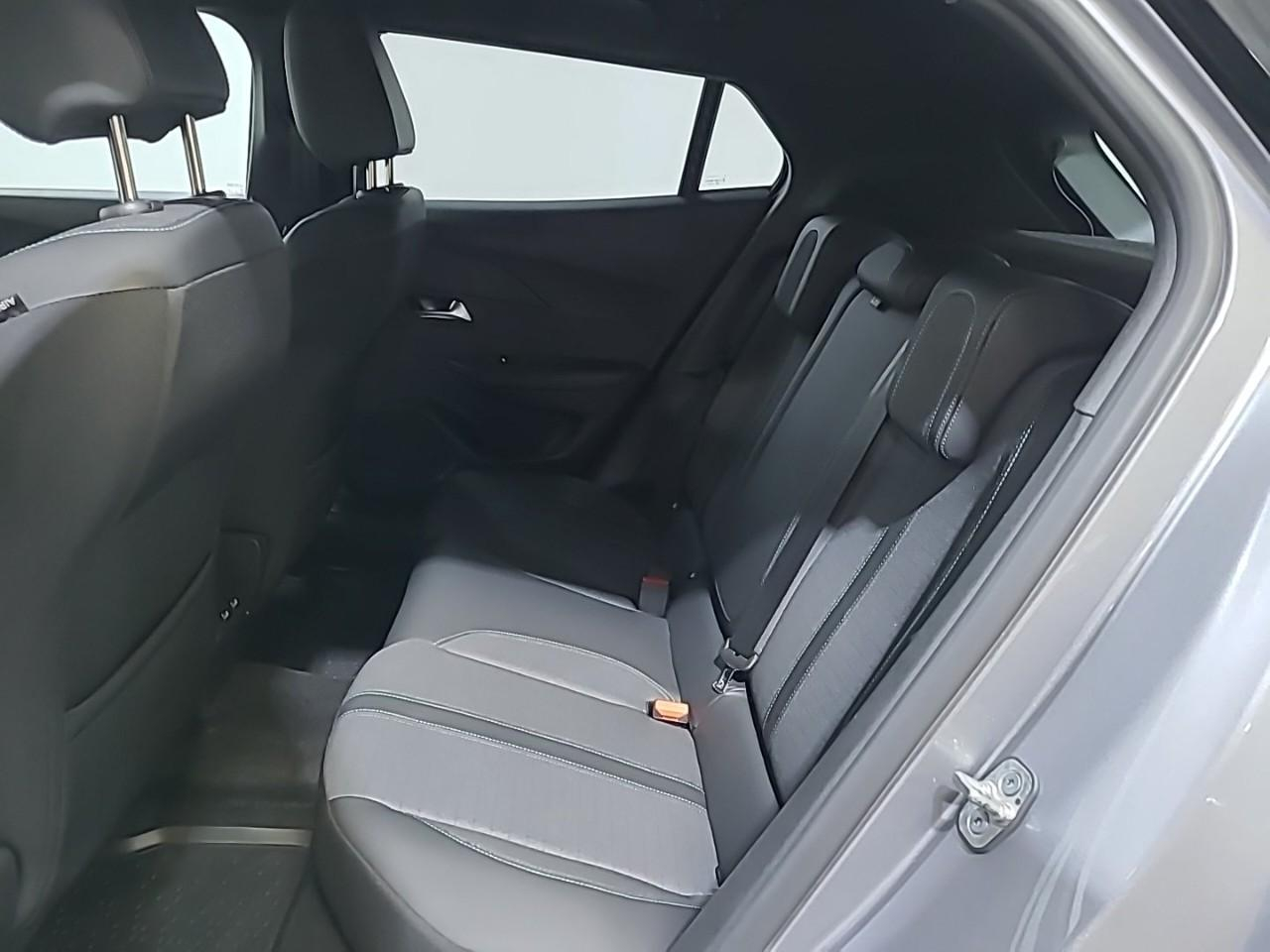 Peugeot 2008 puretech 130 s&s eat8 allure pack — photo 13