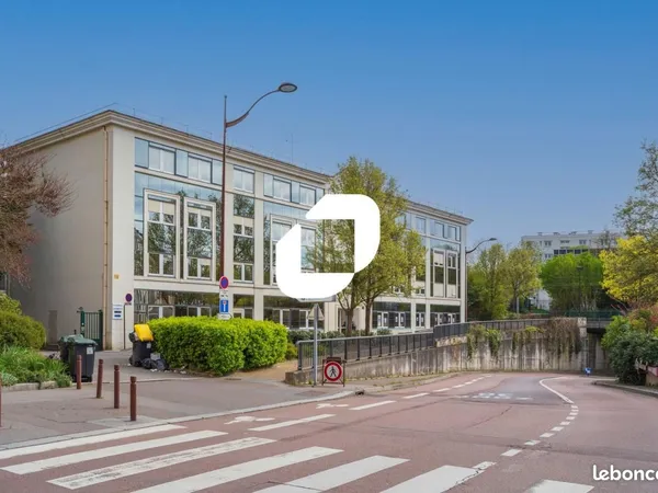 Bureau 225 m²