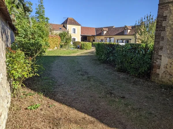 Belle maison à louer, meublée 142m² , 4 chambres à seulement 92 km de Paris