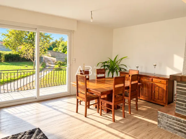 Appartement meublé T4 95 m2 1er étage avec jardin et terrass