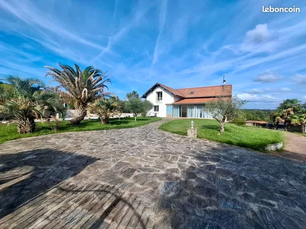 Maison 5 pièces 132m² - Piscine et fronton privé -2383m² de terrain