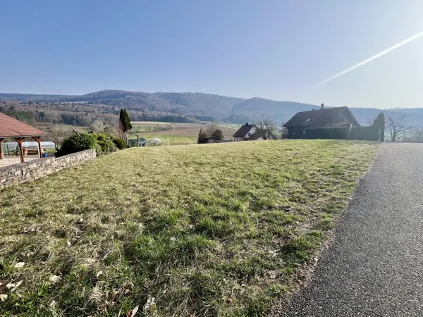 Terrain constructible de 1 292 m² – Viabilisé - Libre d'architec