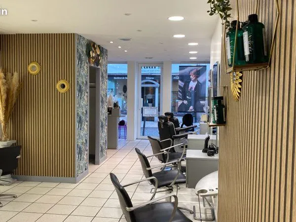 Salon de coiffure à vendre