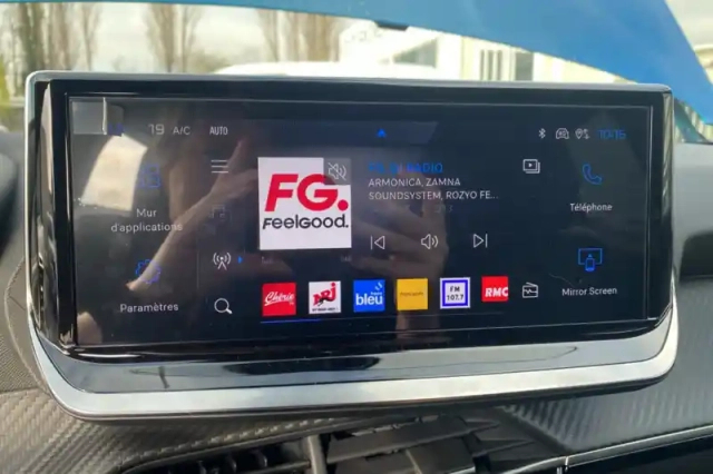 Peugeot 2008 hybrid 145 e-dcs6 — photo 39