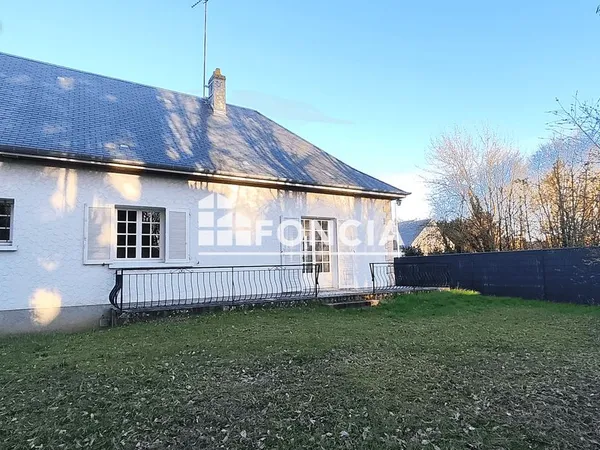Maison indépendante de 183 m² avec potentiel dans secteur prisé