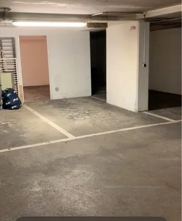 Parking + box/cave