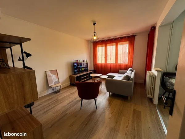 Chambre meublée 12 m² avec lavabo en colocation - Montauban