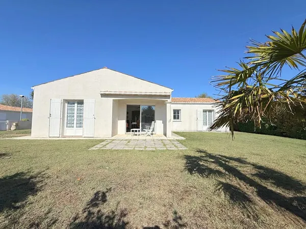 PROCHE COMMERCES - Maison de plain pied avec garage & jardin