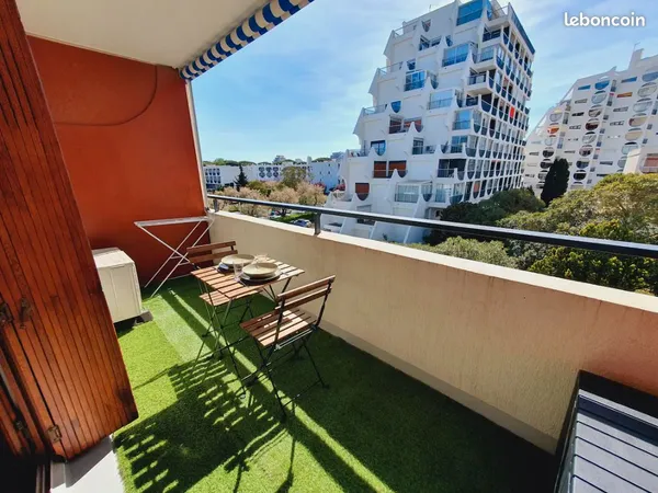 Studio rénové - Location à l'année - Terrasse - Climatisation - Port LGM