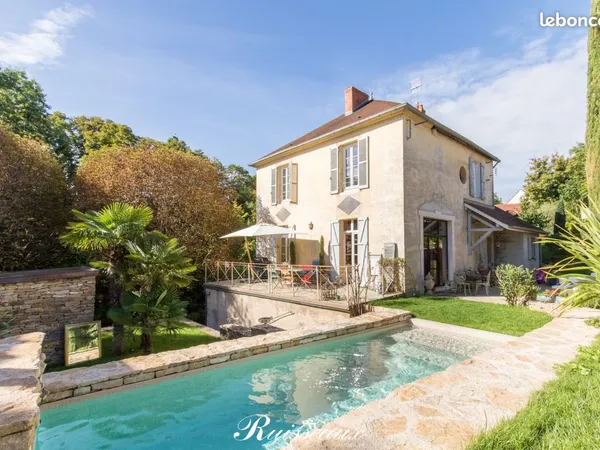 Maison 8 pièces 195 m²
