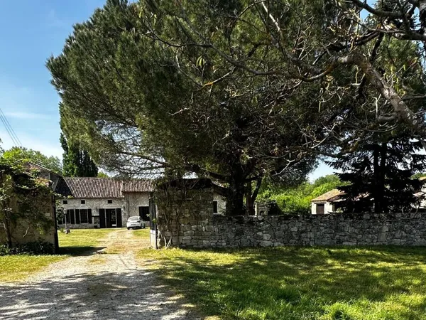 Superbe ensemble immobilier sur plus de 29 hectares