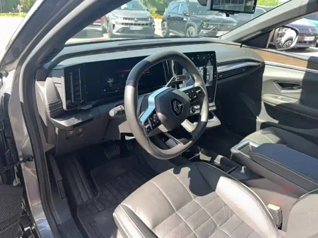 Renault Megane e-tech ev60 220 ch super charge — photo 10
