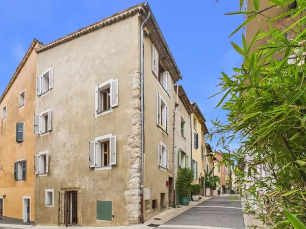 Maison de village à vendre à Valbonne