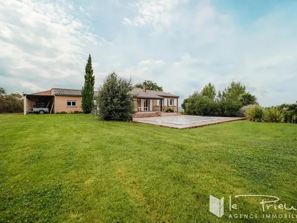 Puygouzon Maison familiale de 6 pièces et de 110 m2 avec piscin