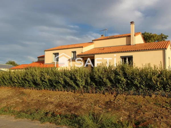 MAISON 5 CHAMBRES / HANGAR / TERRAIN