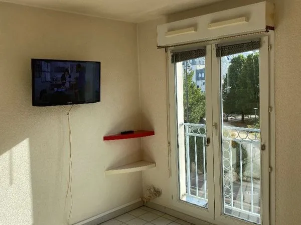 Loue studio 18m² 418 charges et eau froide comprises