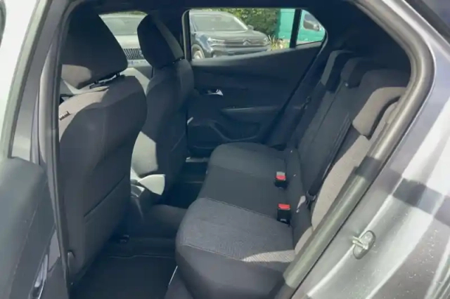 Peugeot 2008 hybrid 110 e-dcs6 — photo 29