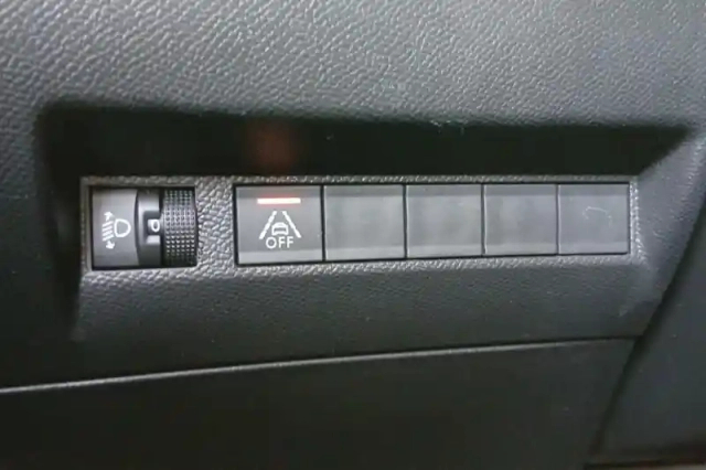 Peugeot 208 puretech 100 s&amp;s bvm6 — photo 24