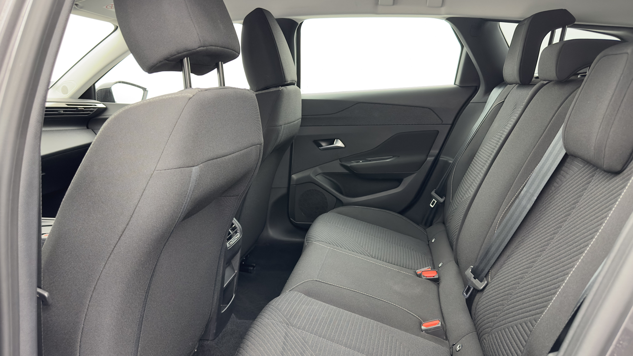 Peugeot 308 SW PHEV 180 e-EAT8 — photo 32