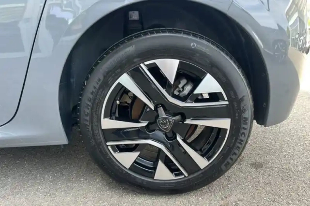Peugeot 208 hybrid 100 e-dcs6 — photo 27