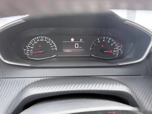Peugeot 2008 puretech 130 s&amp;s eat8 — photo 17
