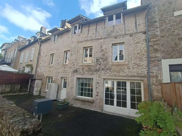 Bien immobilier de rendement Vente Corrèze 6p 300m² 109000€